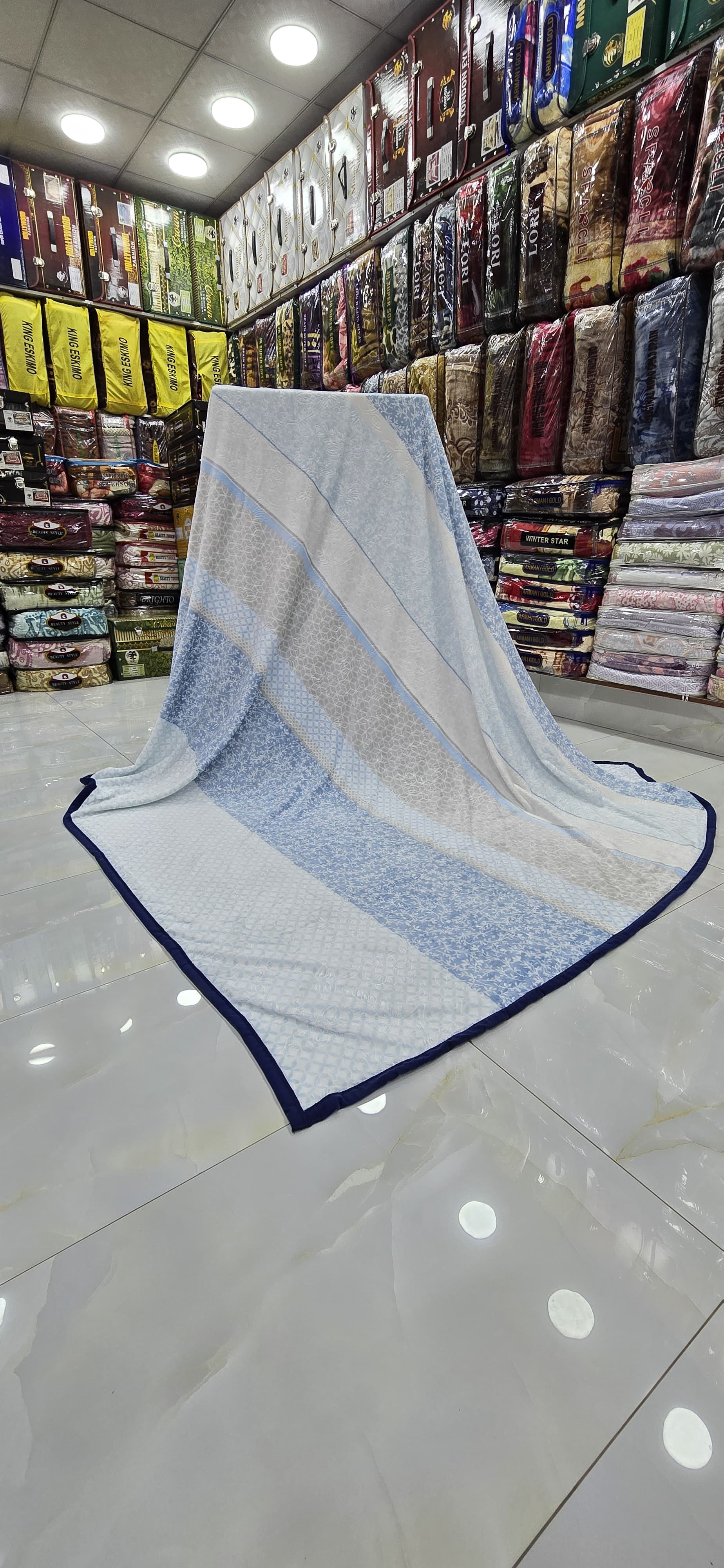 Spinsh silk flannel 
Size.200×240cm