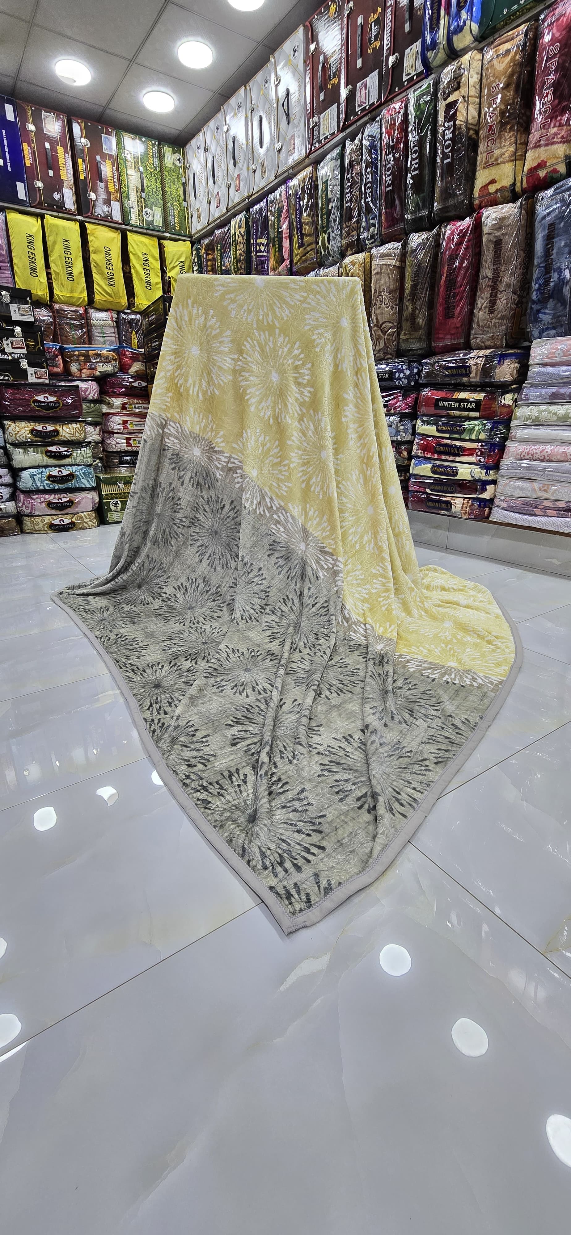 Spinsh silk flannel 
Size.200×240cm