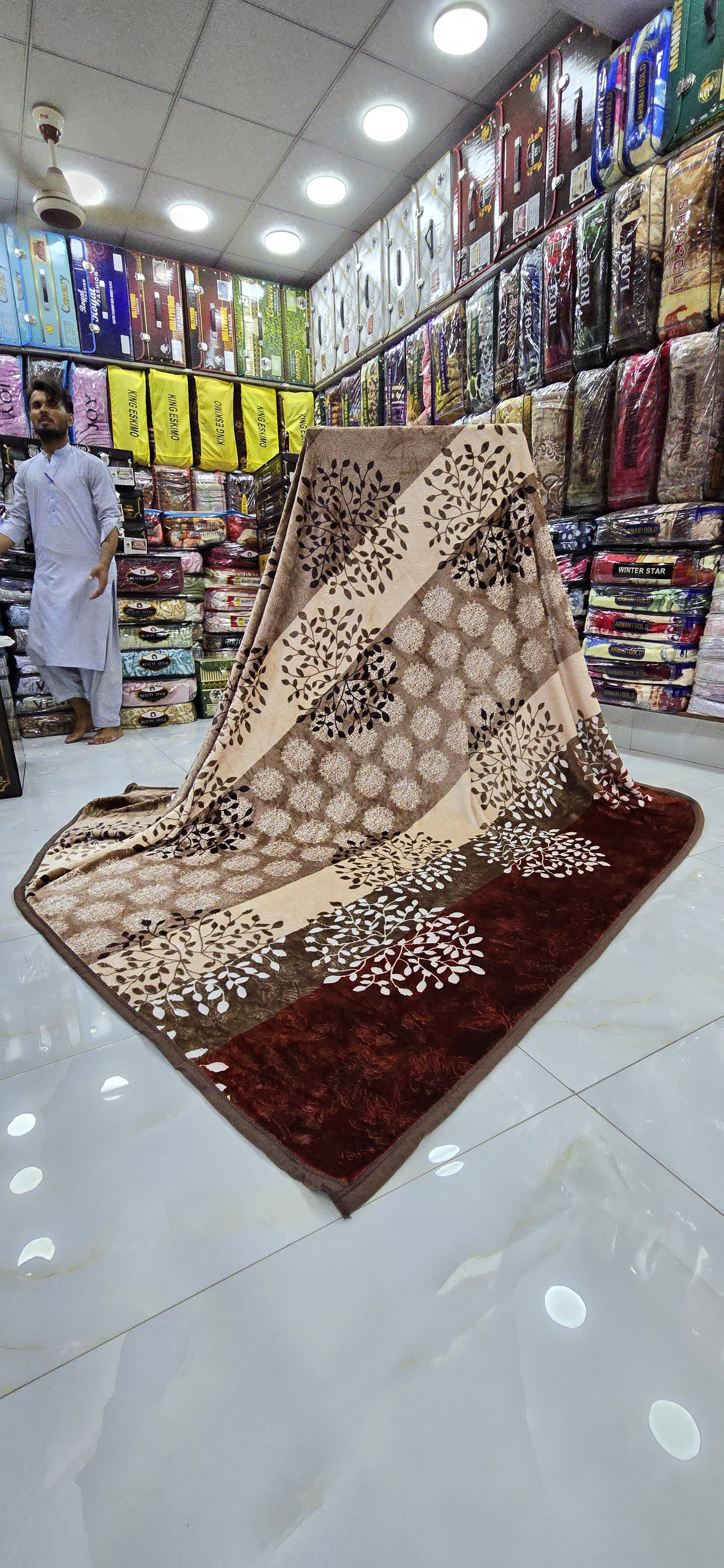 Spinsh silk flannel 
Size.200×240cm