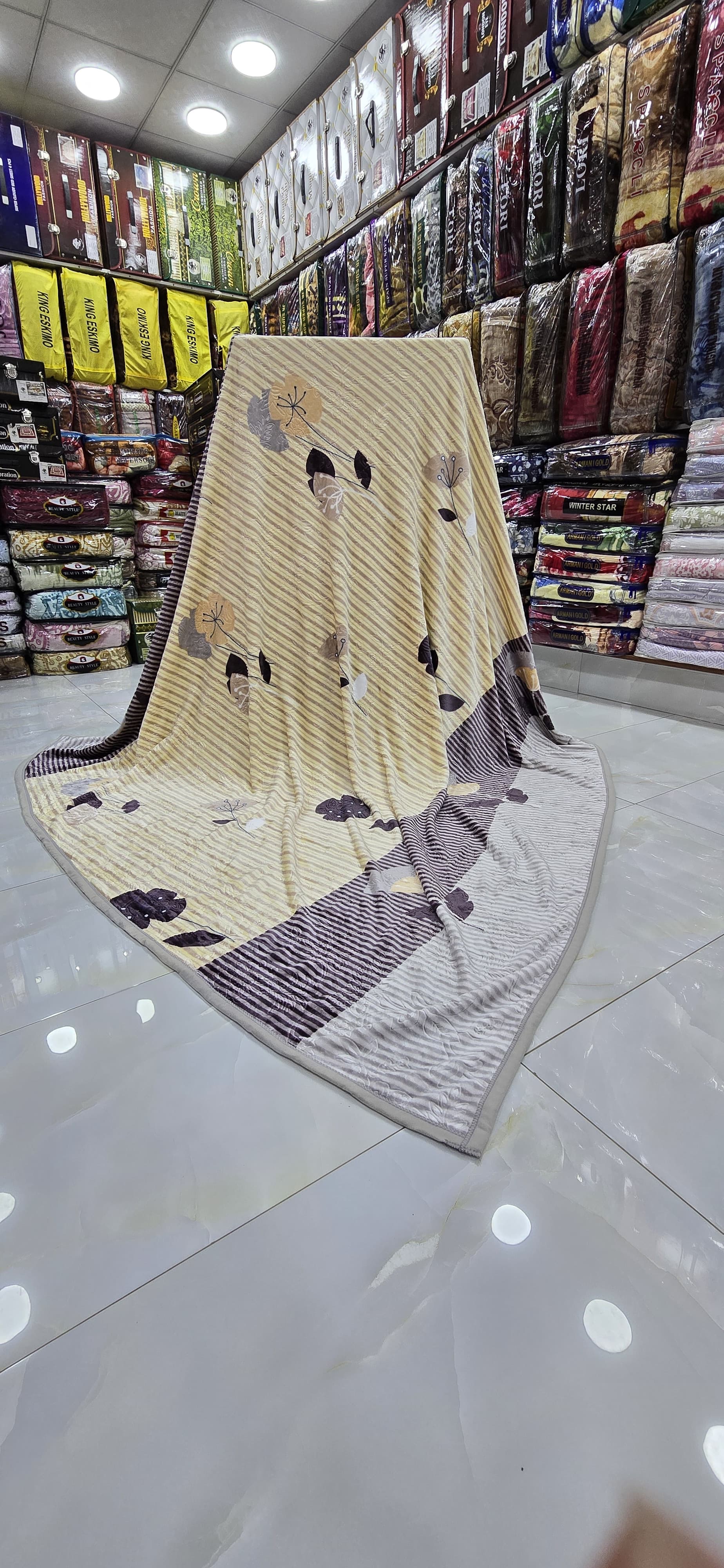 Spinsh silk flannel 
Size.200×240cm