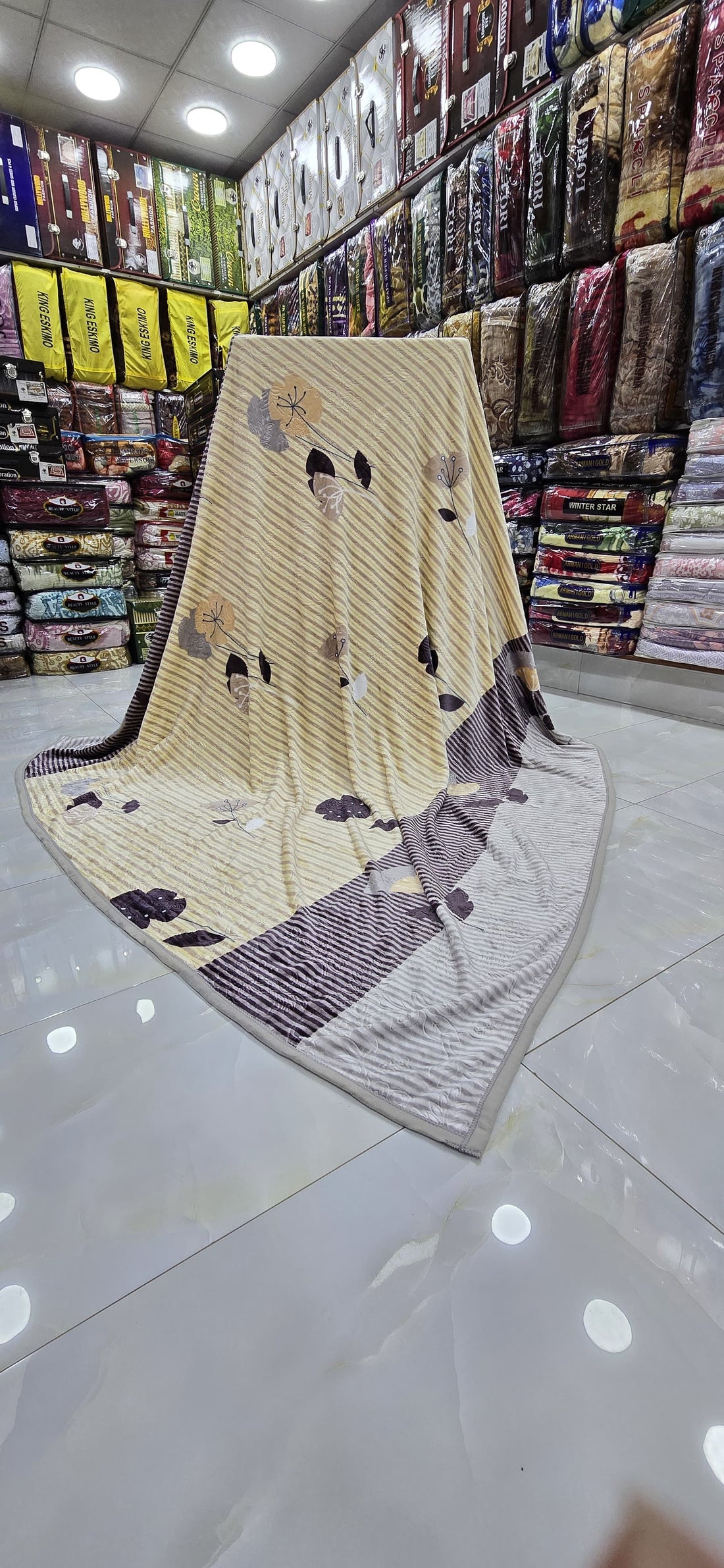 Spinsh silk flannel 
Size.200×240cm