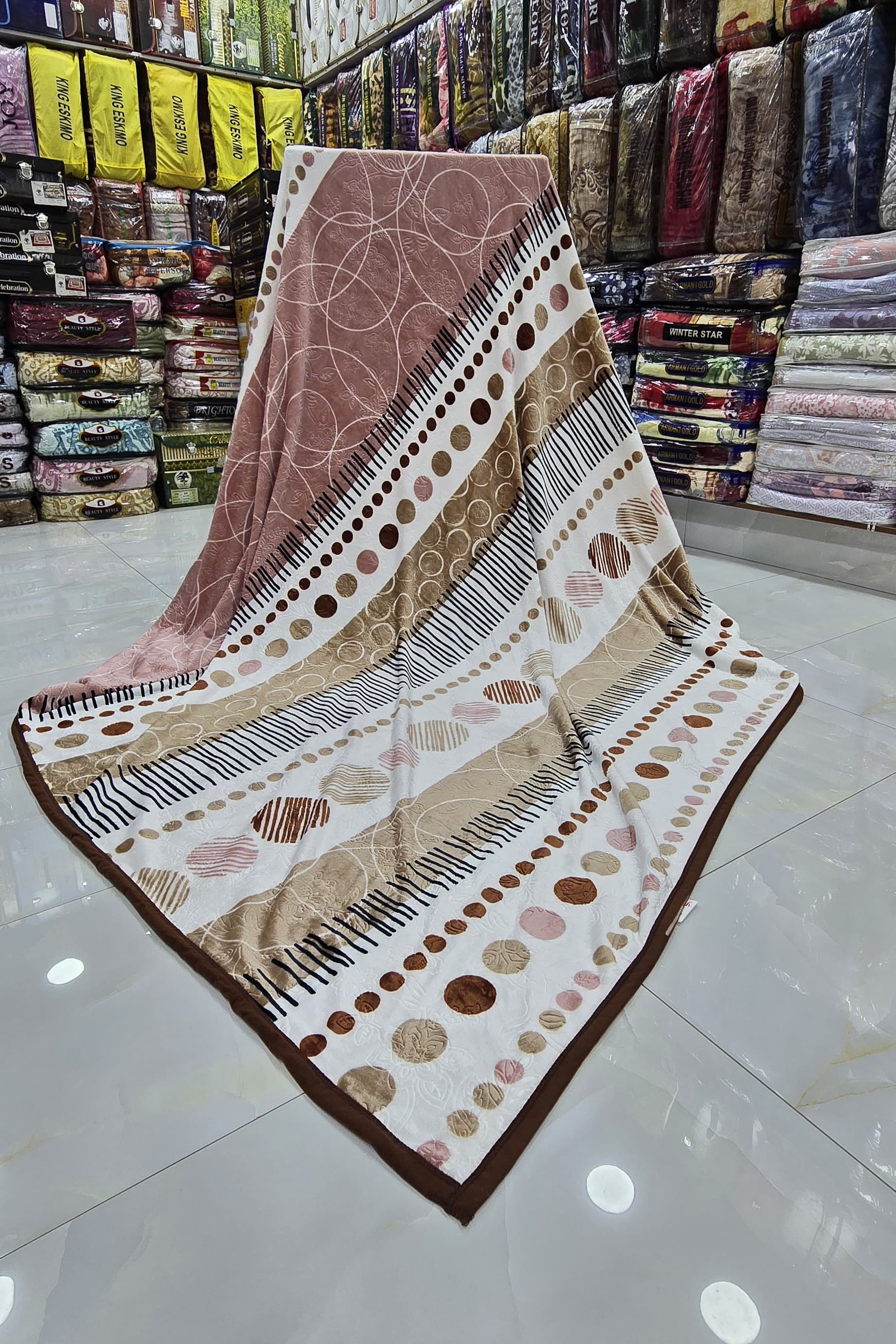 Spinsh silk flannel 
Size.200×240cm